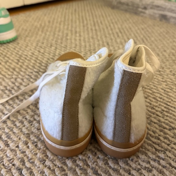 Isabel Marant Benkeen Suede & Shearling Sneakers - Picture 3 of 4